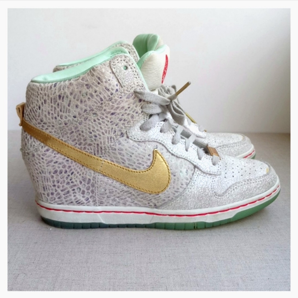 Nike Women US 7 EU 38 Dunk High Sky Year of Horse